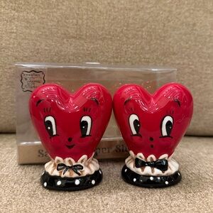 Johanna Parker Valentine’s Day Heart Design Salt & Pepper Shaker Set of 2 New